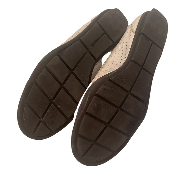 Talbots Cream with Gold Accents Flat Shoes NWOT Size 7B - Picture 8 of 8